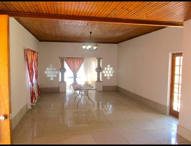 4 BEDROOM HOUSE FOR SALE IN HOSPITAALPARK